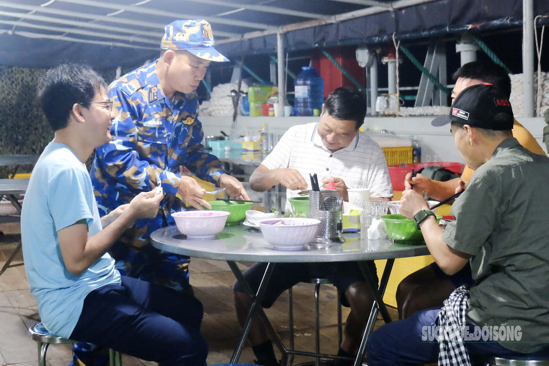 Những người giữ lửa thầm lặng trên tàu hải quân- Ảnh 5.