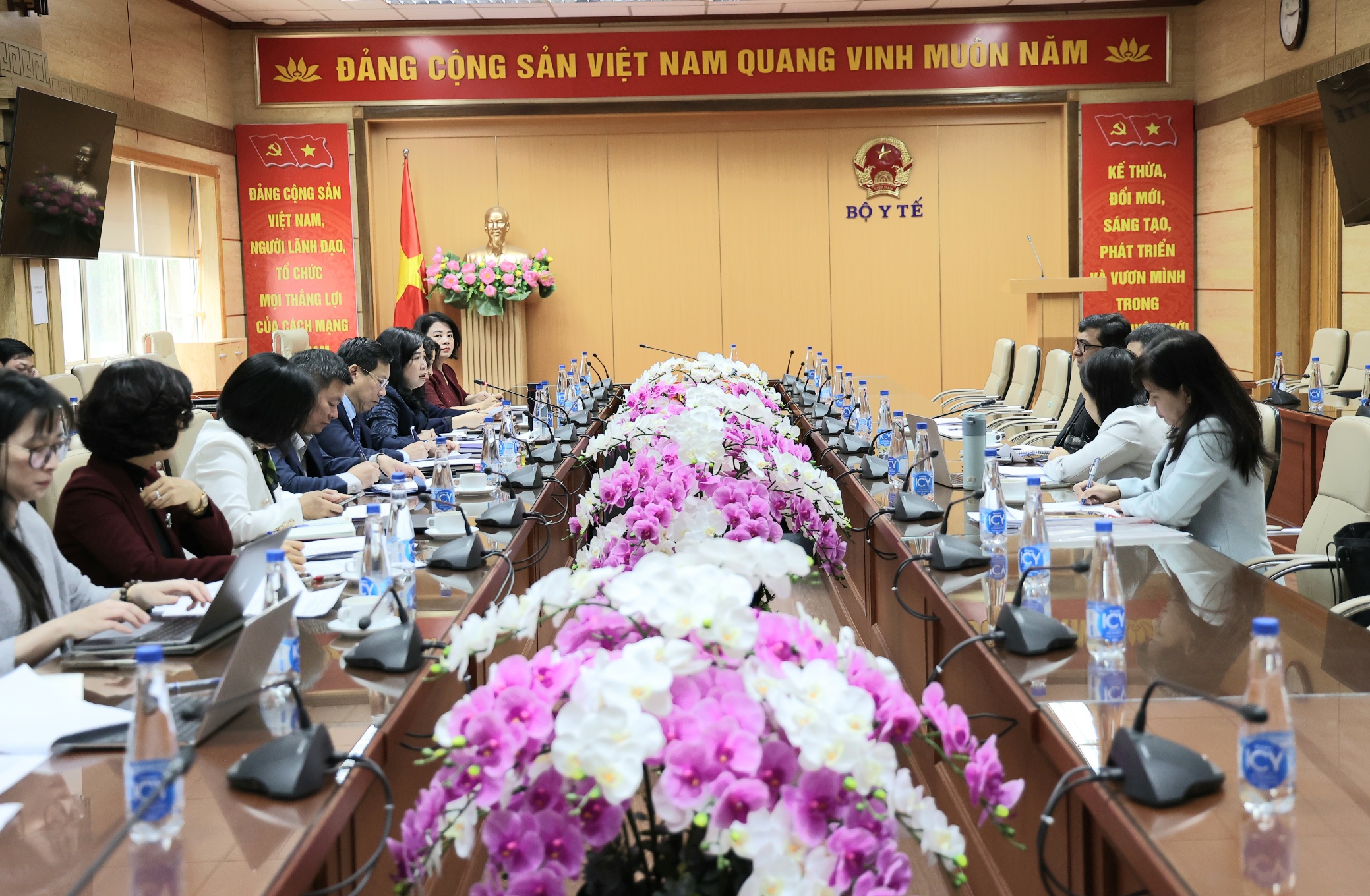 Bộ trưởng Bộ Y tế Đào Hồng Lan tiếp Quyền Giám đốc Chương trình Làng trẻ em SOS Quốc tế- Ảnh 3. Bộ trưởng Bộ Y tế Đào Hồng Lan tiếp Quyền Giám đốc Chương trình Làng trẻ em SOS Quốc tế- Ảnh 3.