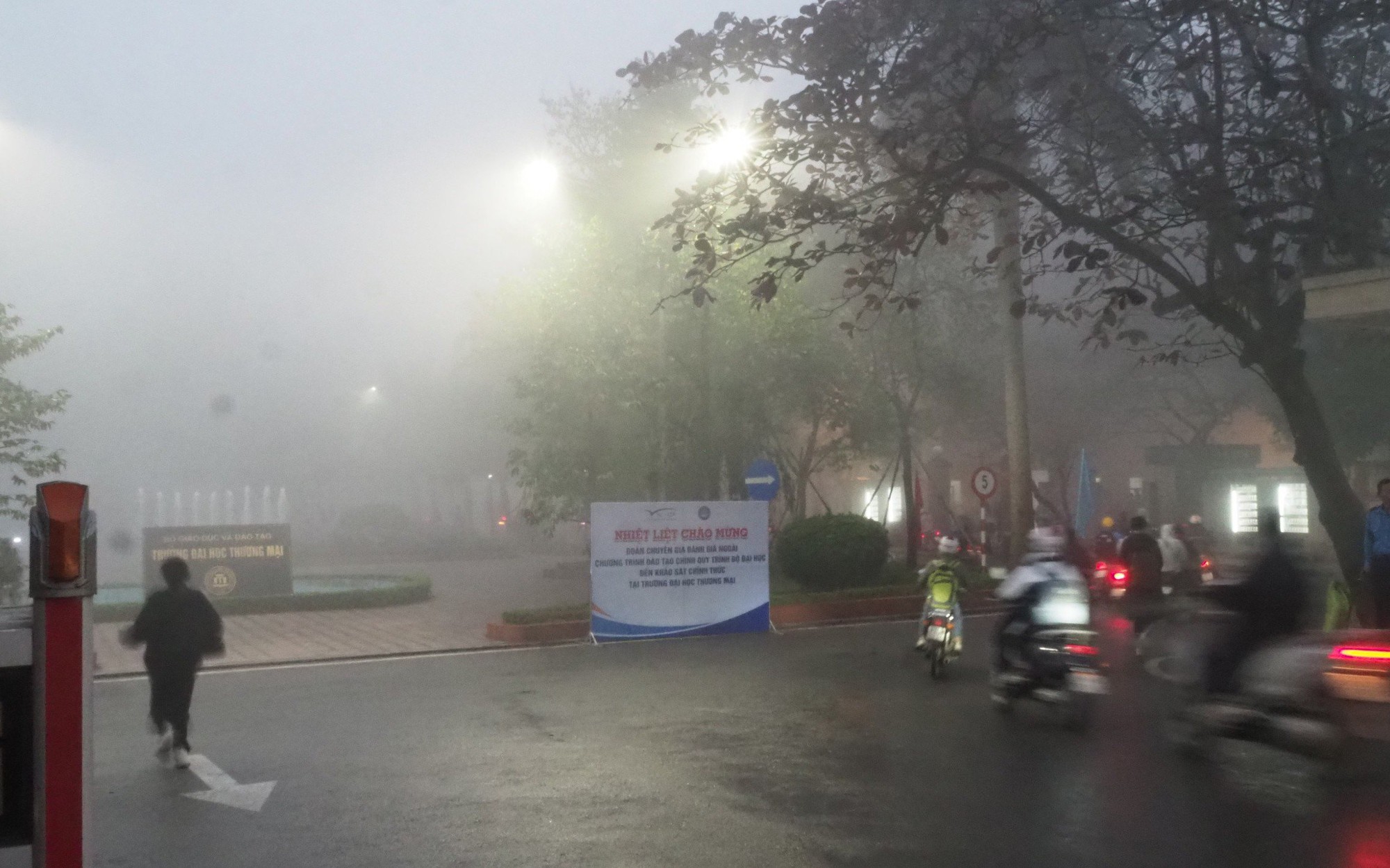 Sáng nay nhiều tỉnh miền Bắc tiếp tục ô nhiễm không khí