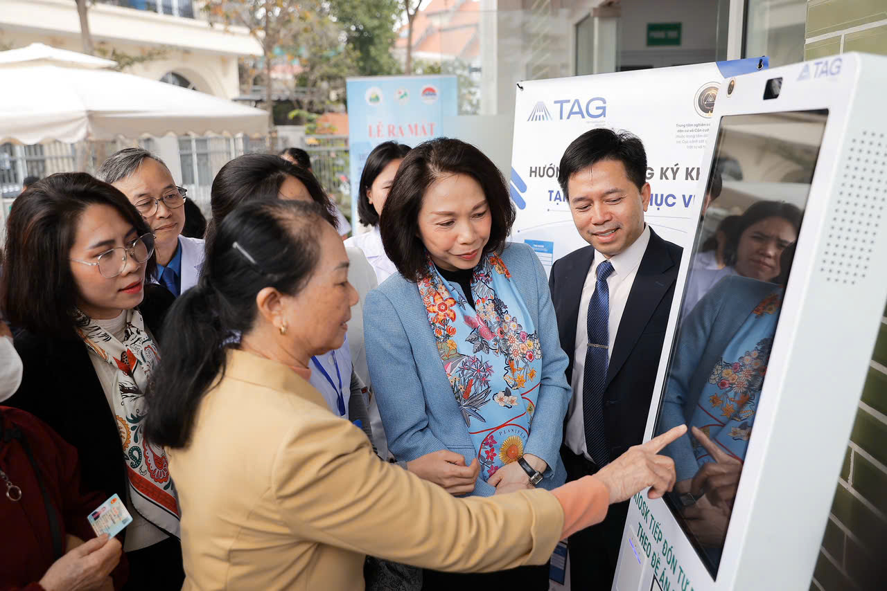 Người dân Hà Nội được khám thông minh tại 2 'trạm y tế 4.0' toàn diện đầu tiên- Ảnh 2.