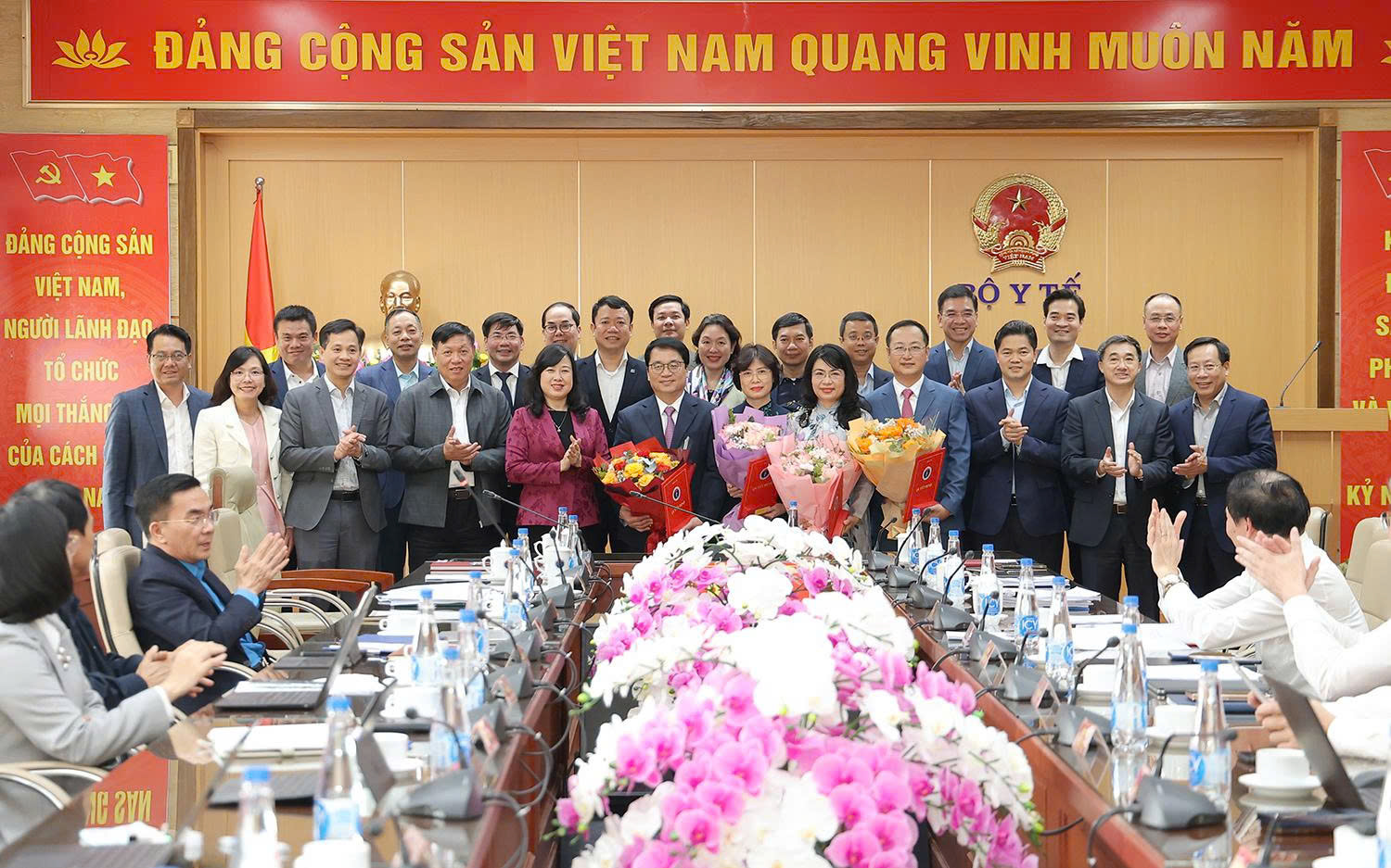 Bộ Y tế công bố quyết định điều động, bổ nhiệm cán bộ nhiều đơn vị- Ảnh 6.