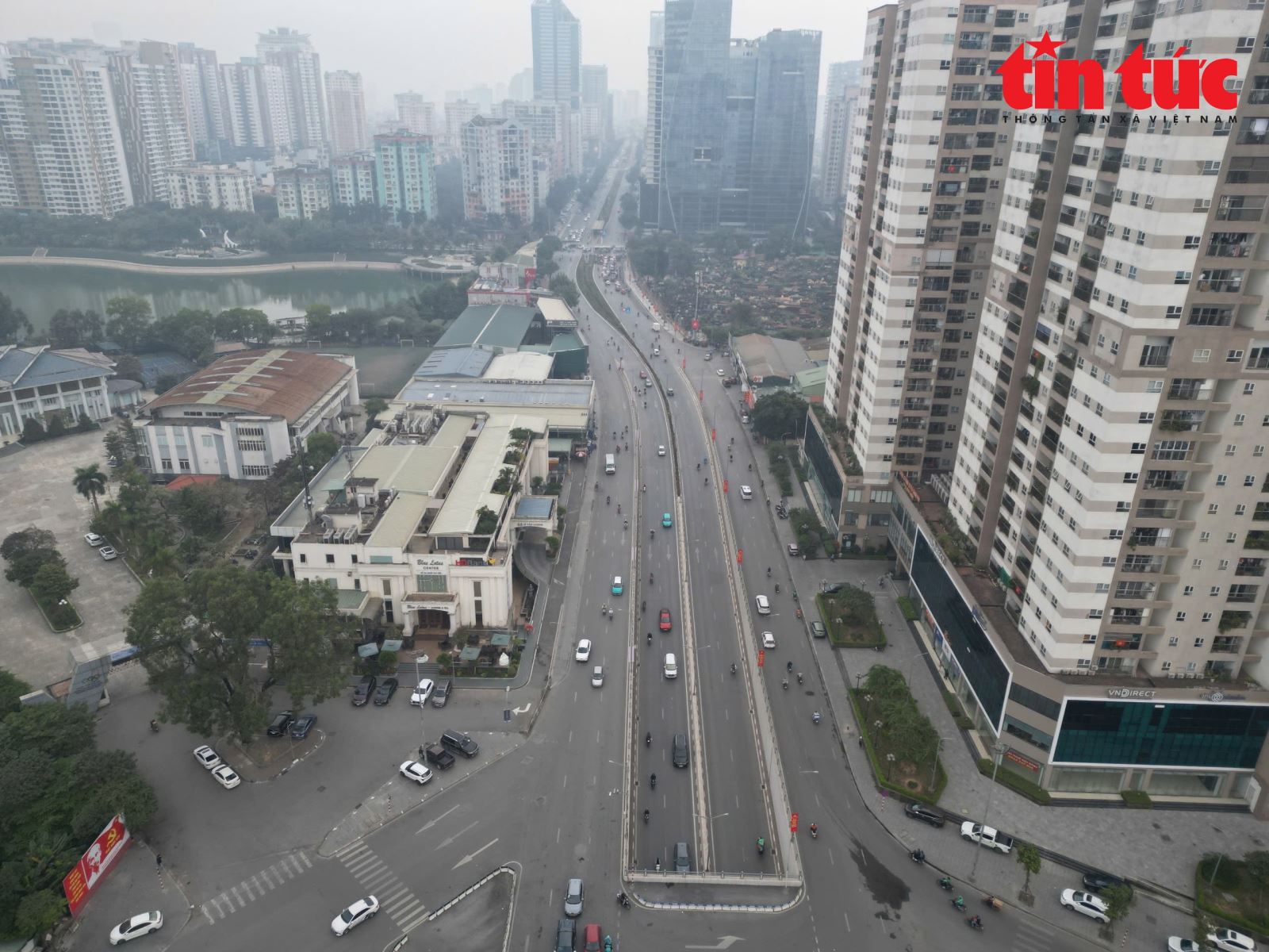 Đường phố Hà Nội thông thoáng như ngày Tết khi cấm xe tải vào nội đô- Ảnh 4.