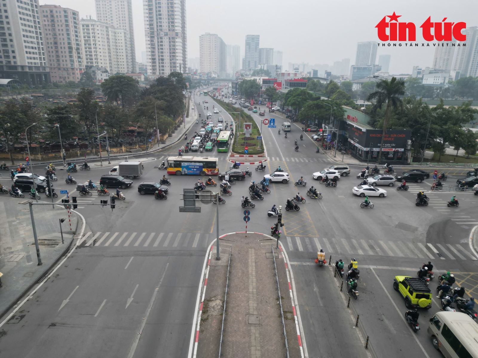 Đường phố Hà Nội thông thoáng như ngày Tết khi cấm xe tải vào nội đô- Ảnh 6.