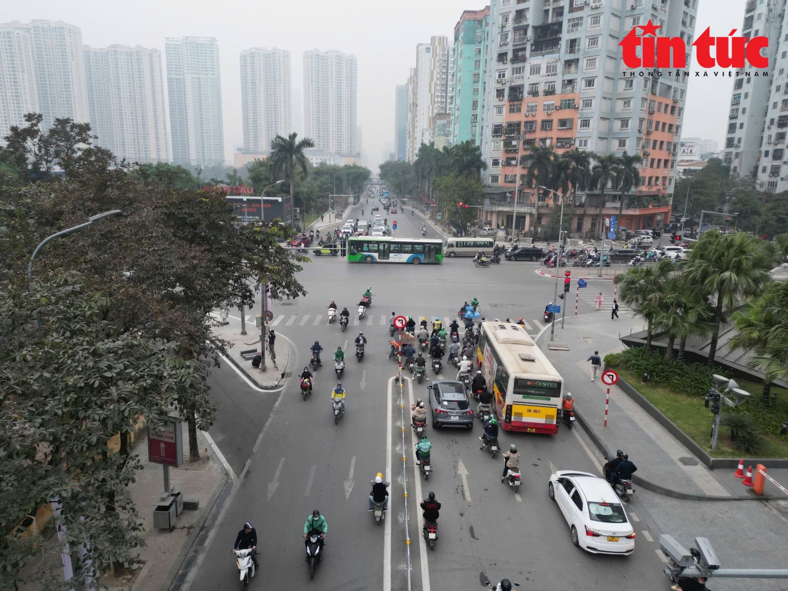 Đường phố Hà Nội thông thoáng như ngày Tết khi cấm xe tải vào nội đô- Ảnh 7.