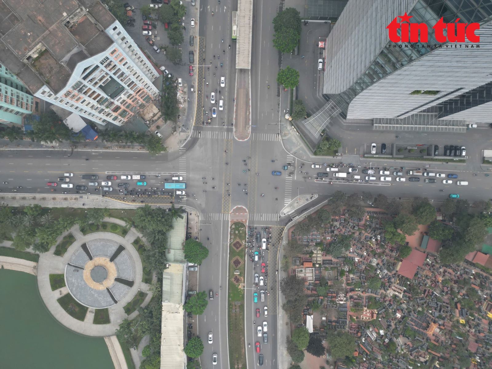 Đường phố Hà Nội thông thoáng như ngày Tết khi cấm xe tải vào nội đô- Ảnh 5.