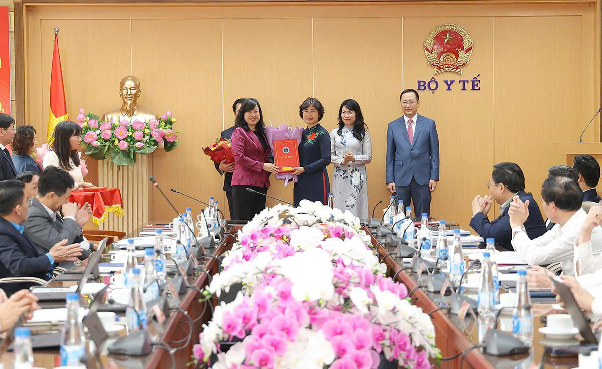 Bộ Y tế công bố quyết định điều động, bổ nhiệm cán bộ nhiều đơn vị- Ảnh 2.