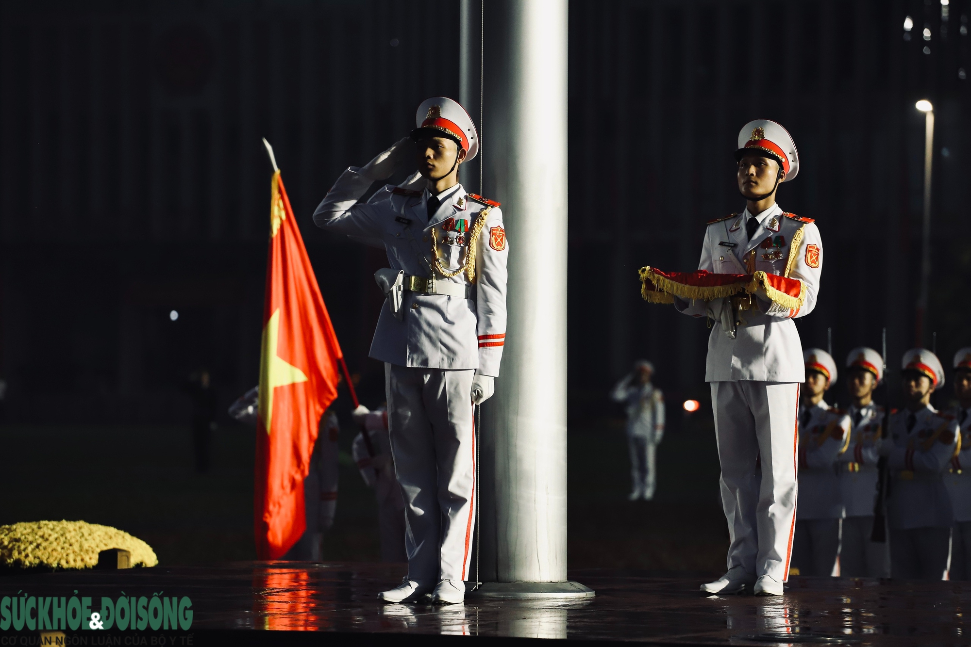 Thiêng liêng Lễ Thượng cờ Lăng Bác trong những ngày cả nước hướng về Đại hội XIV- Ảnh 6.