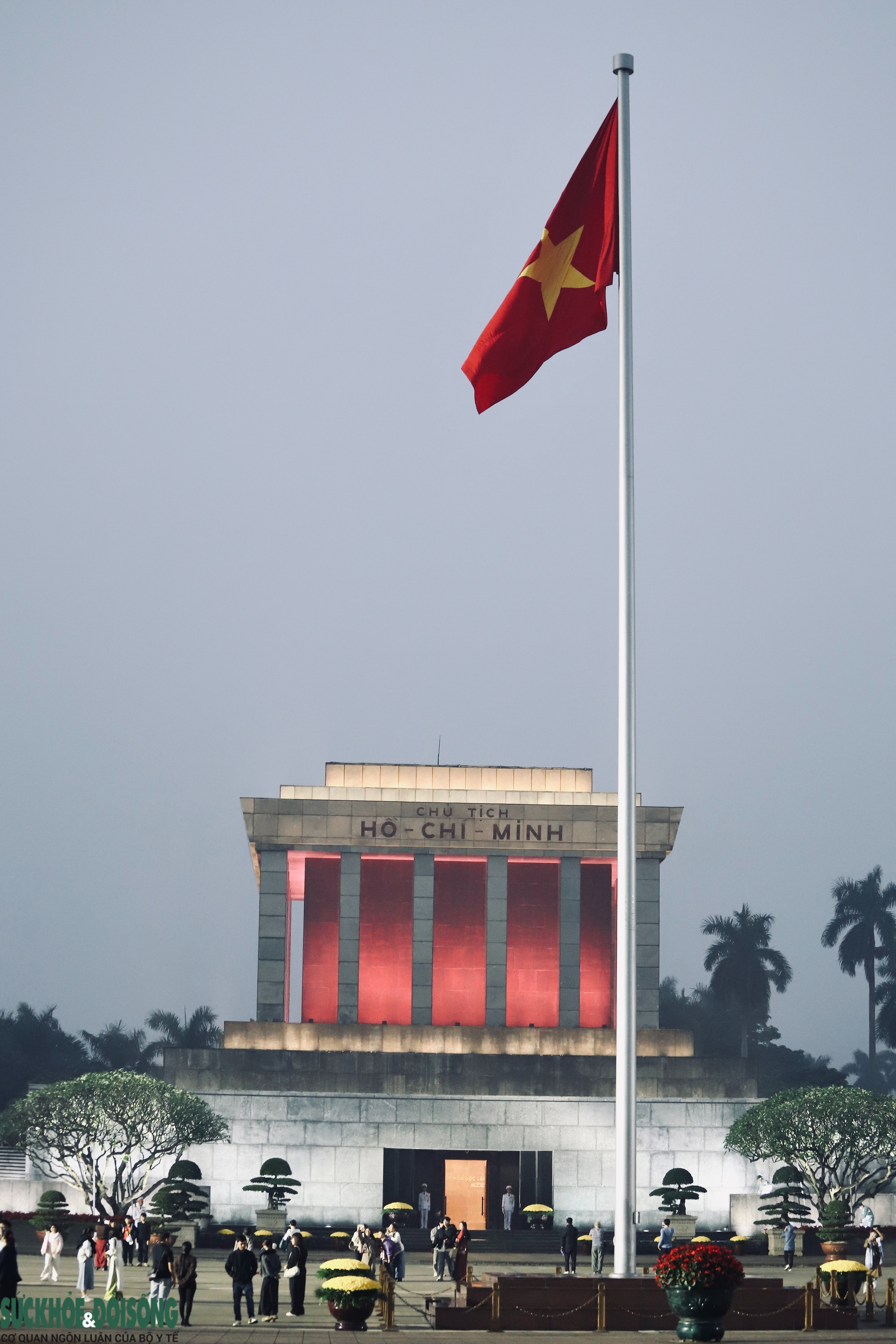 Thiêng liêng Lễ Thượng cờ Lăng Bác trong những ngày cả nước hướng về Đại hội XIV- Ảnh 9.