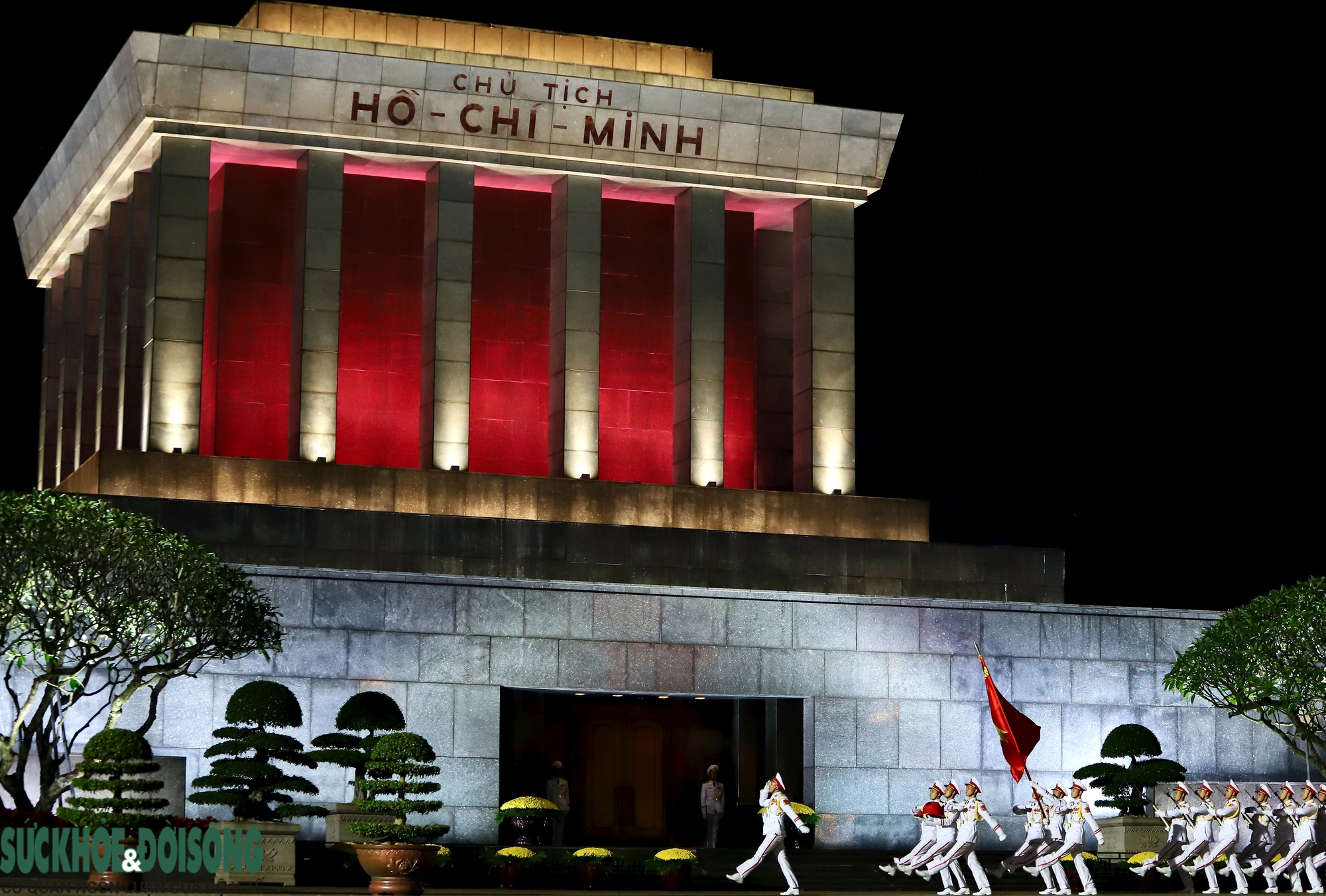 Thiêng liêng Lễ Thượng cờ Lăng Bác trong những ngày cả nước hướng về Đại hội XIV- Ảnh 14.