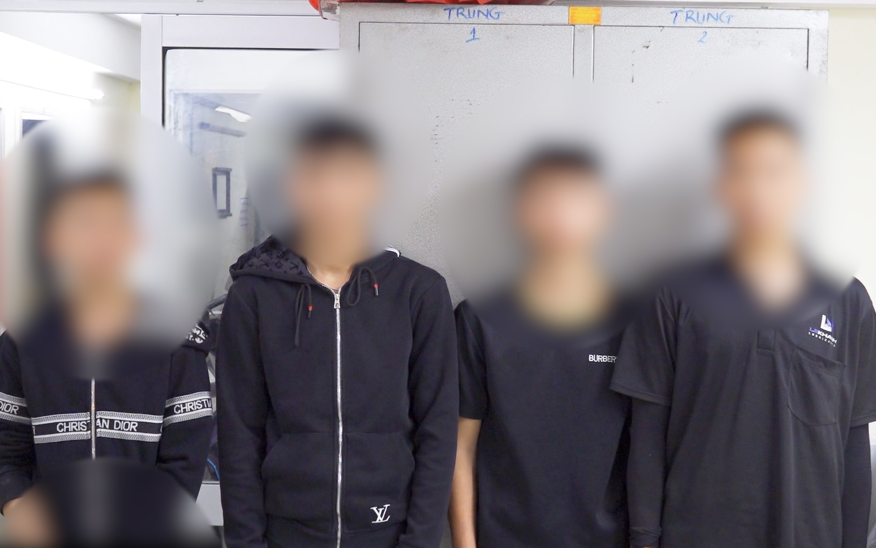 Bắt 4 thanh thiếu niên tấn công, cướp tài sản của người nước ngoài