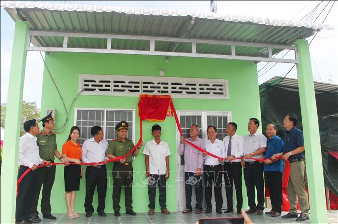 Đảng ta muôn vạn tấm lòng niềm tin- Ảnh 4.