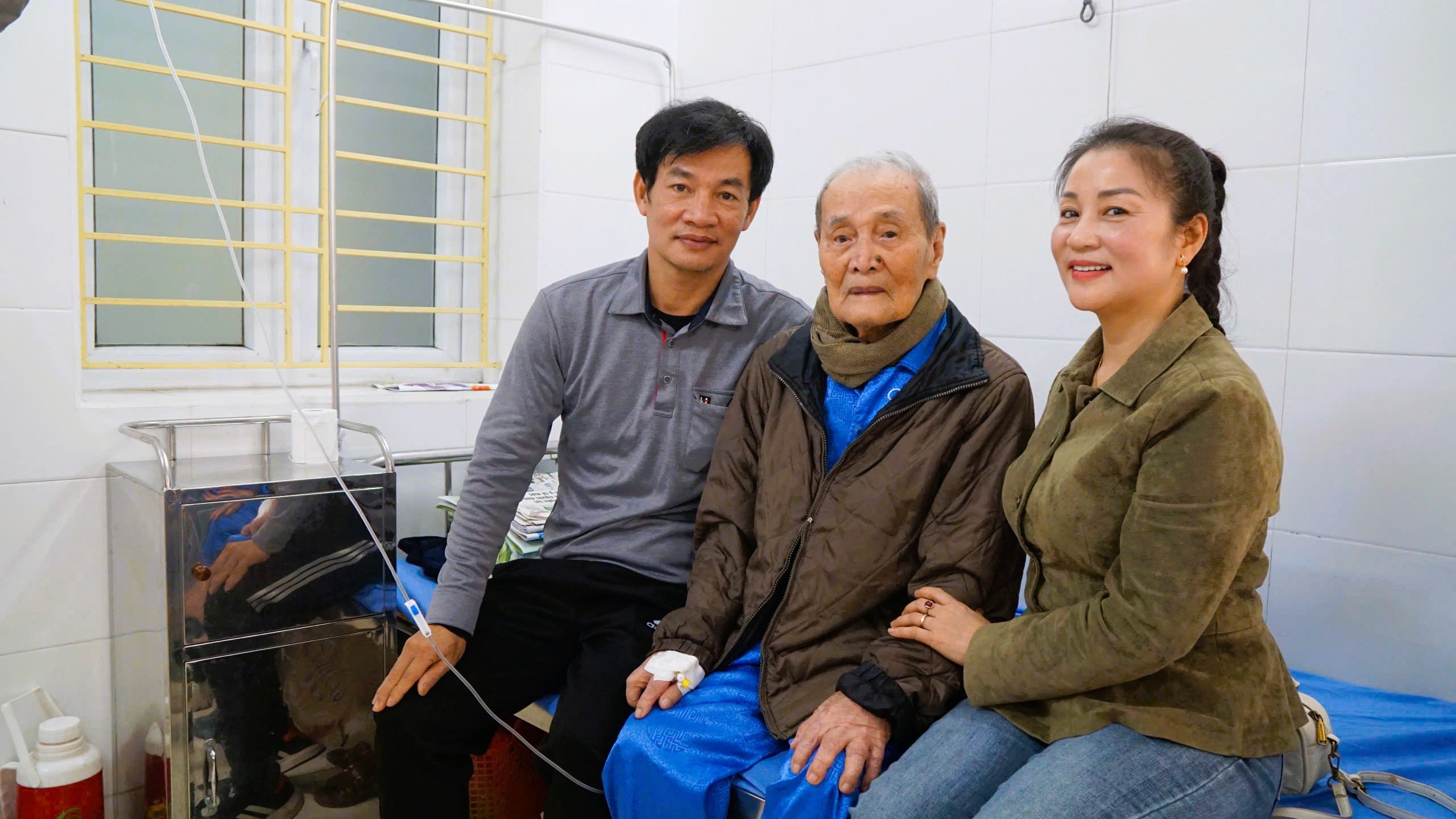 Niềm tin và kỳ vọng của đảng viên lão thành ngành y tế trước Đại hội XIV- Ảnh 2.