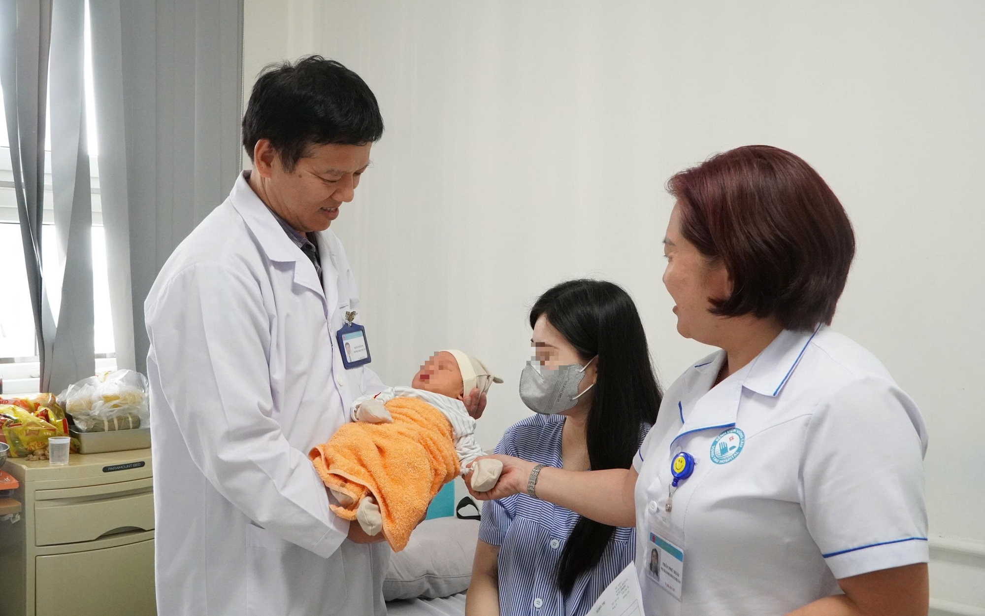 Bác sĩ trực tiếp hiến máu cứu sản phụ băng huyết nguy kịch