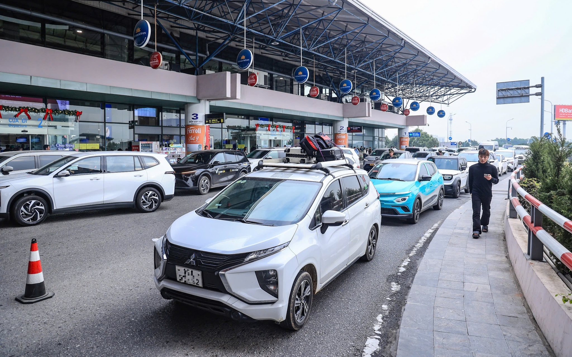 Ngành hàng không tăng cường kiểm tra các khu vực 'nhạy cảm' để chặn buôn lậu- Ảnh 1.