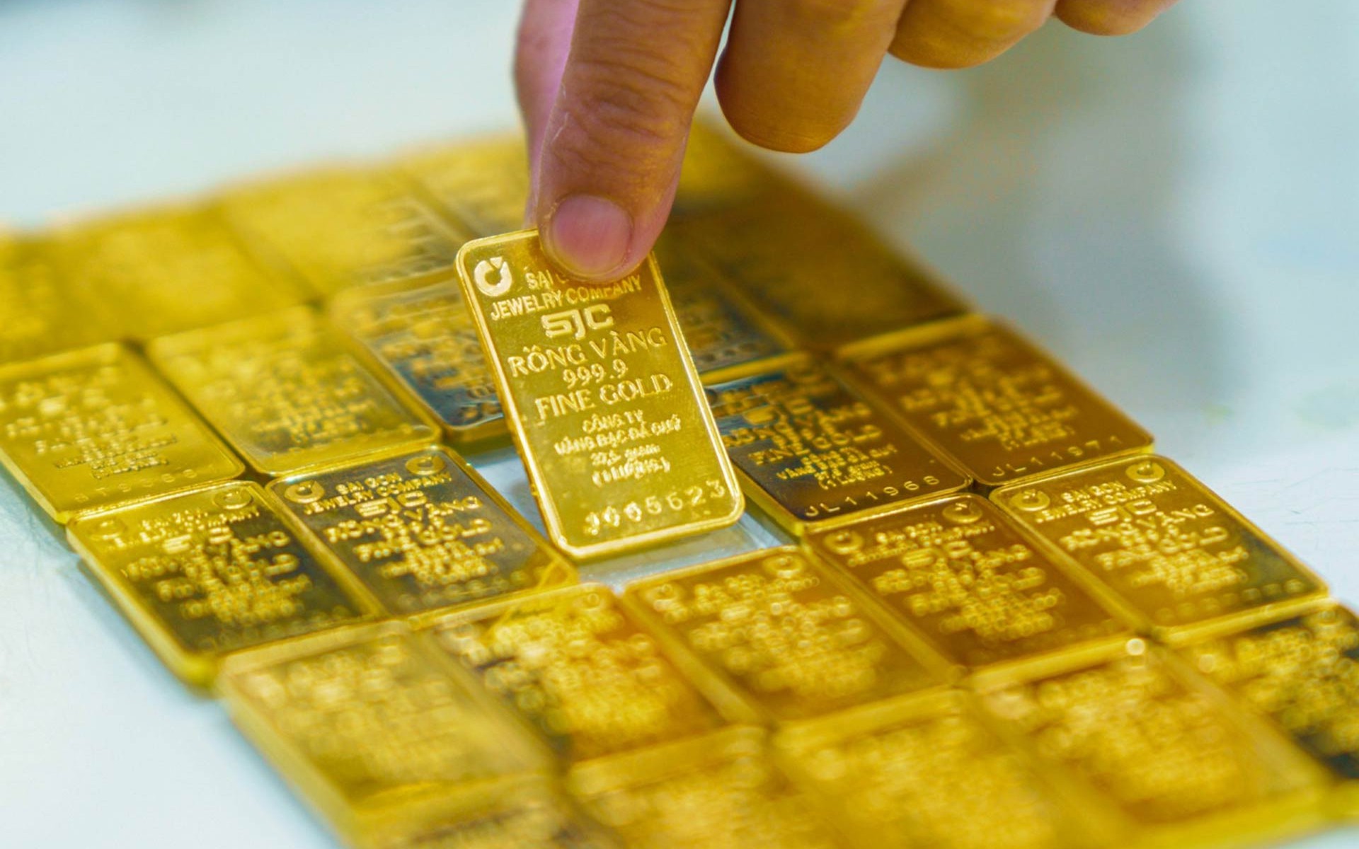 Giá vàng hôm nay ngày 19/1 tăng rất mạnh