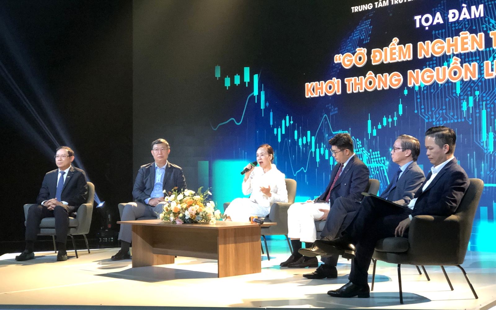 Đại hội XIV của Đảng: Những điểm nhấn quan trọng khẳng định một nhiệm kỳ đột phá trong công tác lập pháp- Ảnh 2.