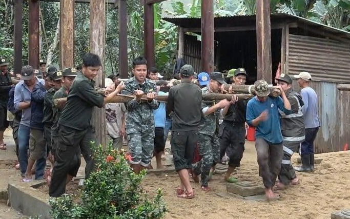 Thủ tướng: Hỗ trợ 5-10 triệu đồng cho người dân ở các tỉnh miền Trung có nhà phải sửa chữa, bị sập- Ảnh 4.