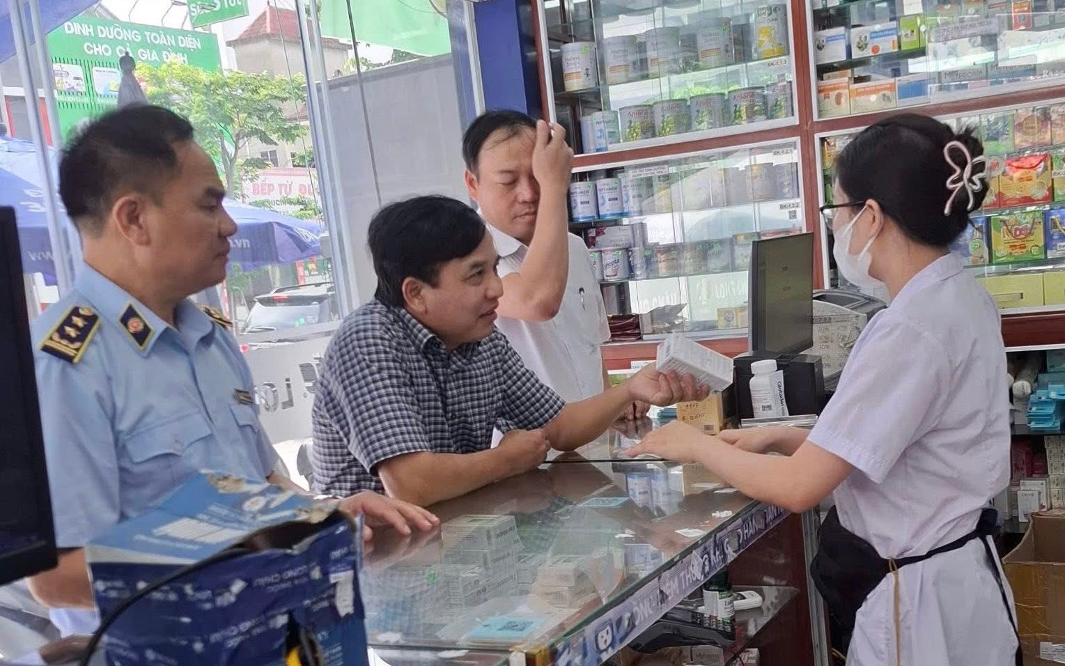 Cao điểm chống buôn lậu, hàng giả lĩnh vực y tế dịp Tết Nguyên đán Bính Ngọ 2026