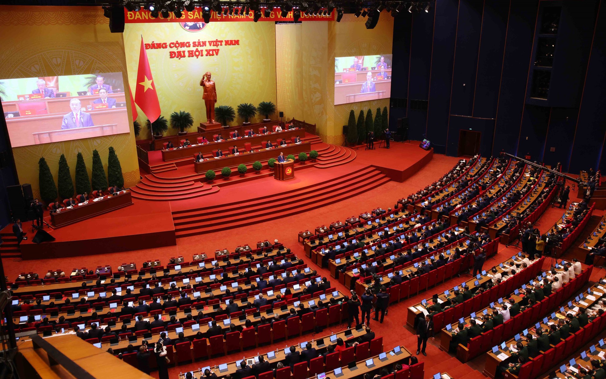 Thủ tướng Phạm Minh Chính động viên lực lượng báo chí tác nghiệp tại Đại hội XIV- Ảnh 2.