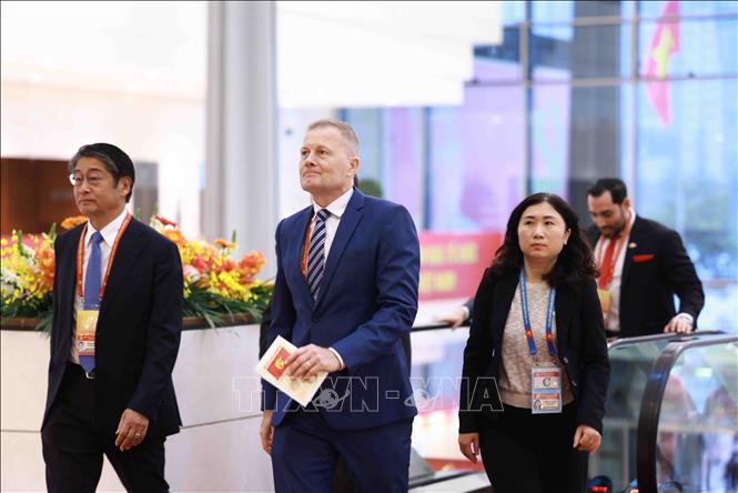 Đại biểu đến dự khai mạc Đại hội XIV của Đảng- Ảnh 7.