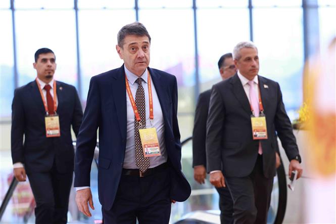 Đại biểu đến dự khai mạc Đại hội XIV của Đảng- Ảnh 9.