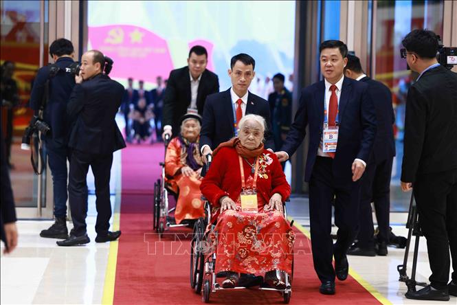 Đại biểu đến dự khai mạc Đại hội XIV của Đảng- Ảnh 1.