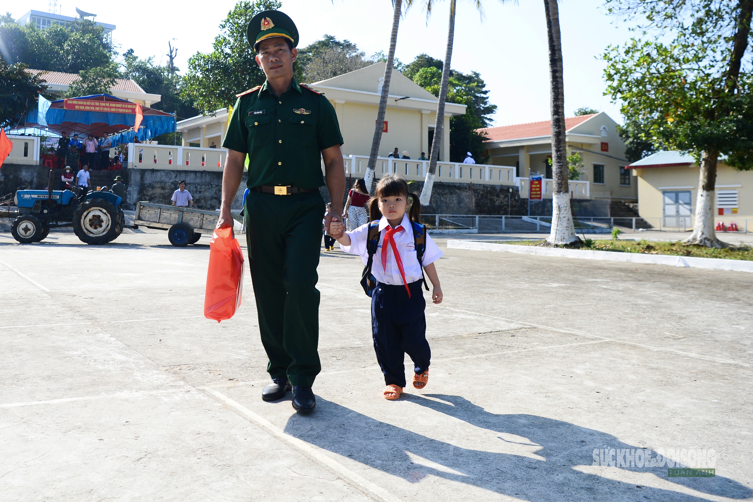 Chiến sĩ quân hàm xanh 15 năm 'gieo chữ' giữa biển trời Tây Nam- Ảnh 8.