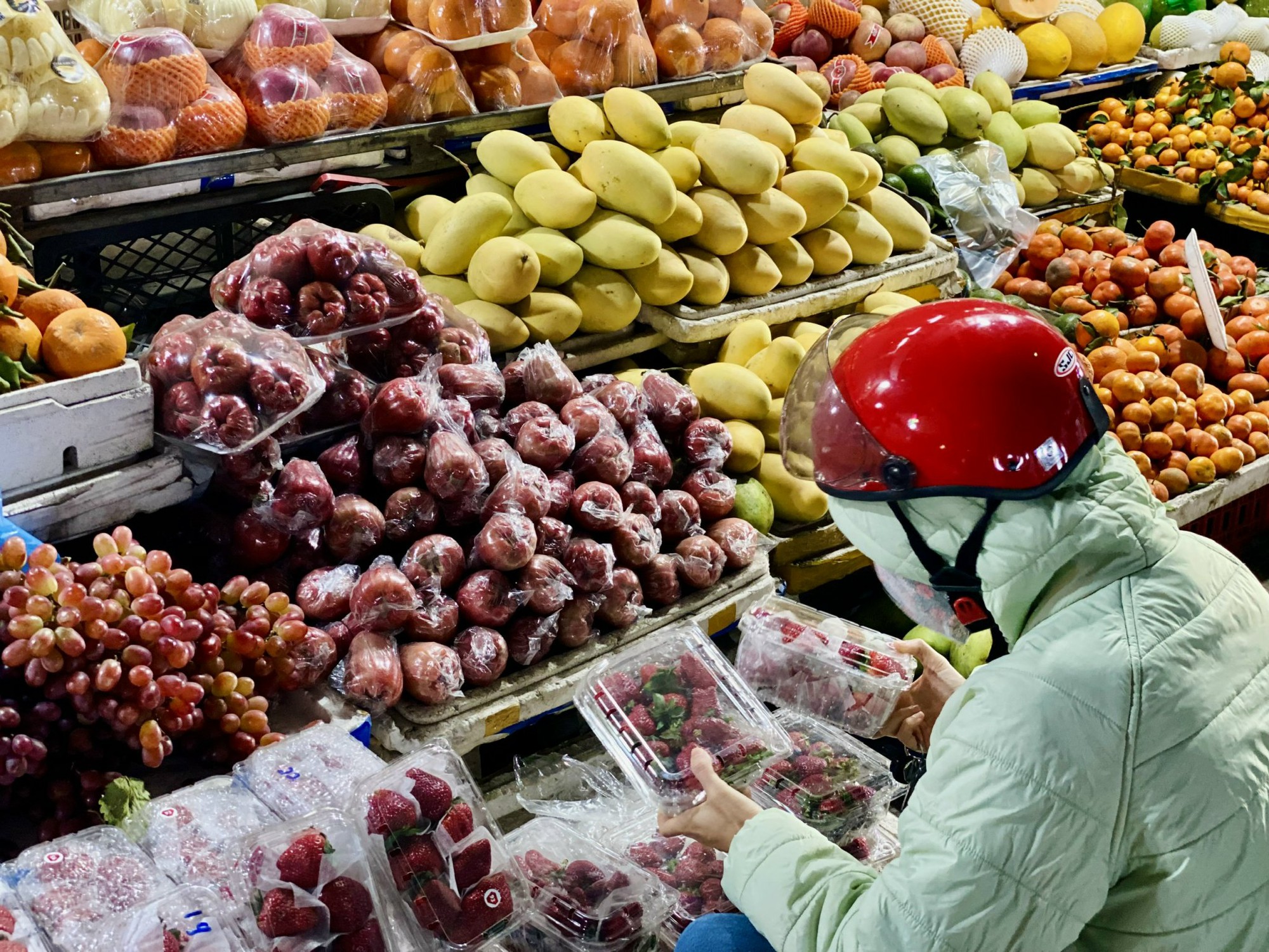 Loại quả trước đây chỉ 'nhà giàu' mới dám ăn giờ bán đầy vỉa hè giá rẻ khó tin- Ảnh 3.