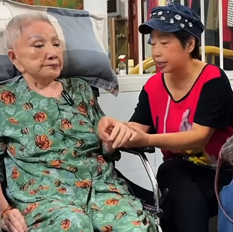 Nghệ sĩ cải lương Hồng Nga U80 da dẻ vẫn hồng hào nhưng bị lẫn, không còn nhớ ai- Ảnh 3.