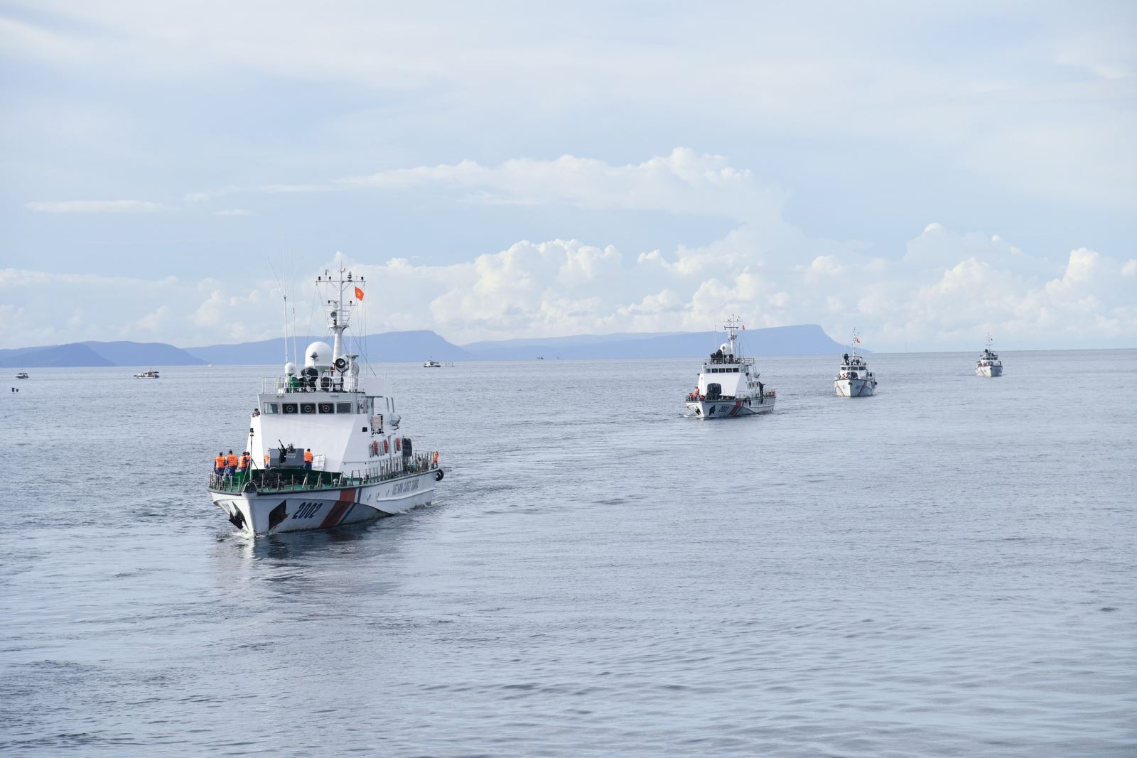 Những người lính biển nơi đầu sóng tin tưởng vào quyết sách đúng đắn của Đảng- Ảnh 2. Những người lính biển nơi đầu sóng tin tưởng vào quyết sách đúng đắn của Đảng- Ảnh 2.