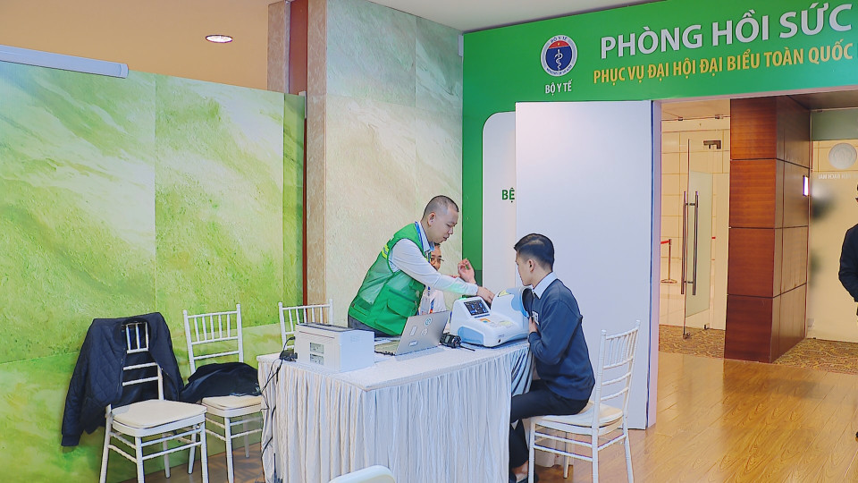 Phòng cấp cứu y tế với nhiều trang thiết bị hiện đại phục vụ tại khu vực Đại hội XIV- Ảnh 5.