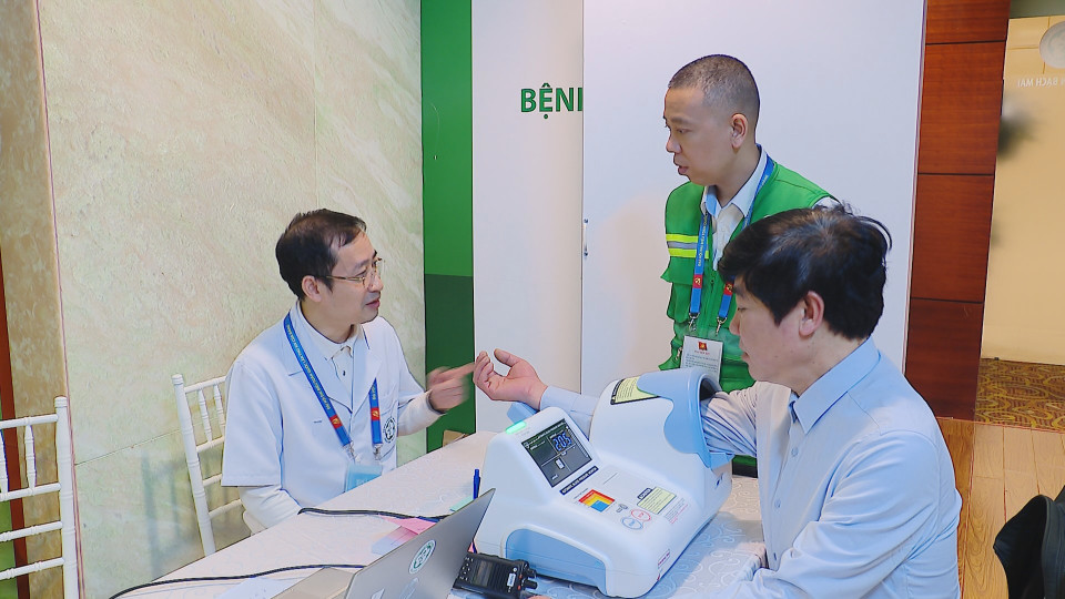 Phòng cấp cứu y tế với nhiều trang thiết bị hiện đại phục vụ tại khu vực Đại hội XIV- Ảnh 7.