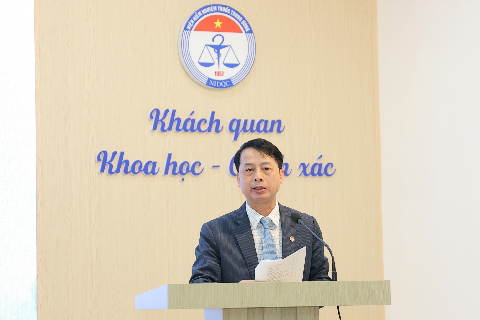 Thứ trưởng Nguyễn Tri Thức thăm, làm việc và chúc Tết Viện Kiểm nghiệm thuốc Trung ương- Ảnh 2. Thứ trưởng Nguyễn Tri Thức thăm, làm việc và chúc Tết Viện Kiểm nghiệm thuốc Trung ương- Ảnh 2.