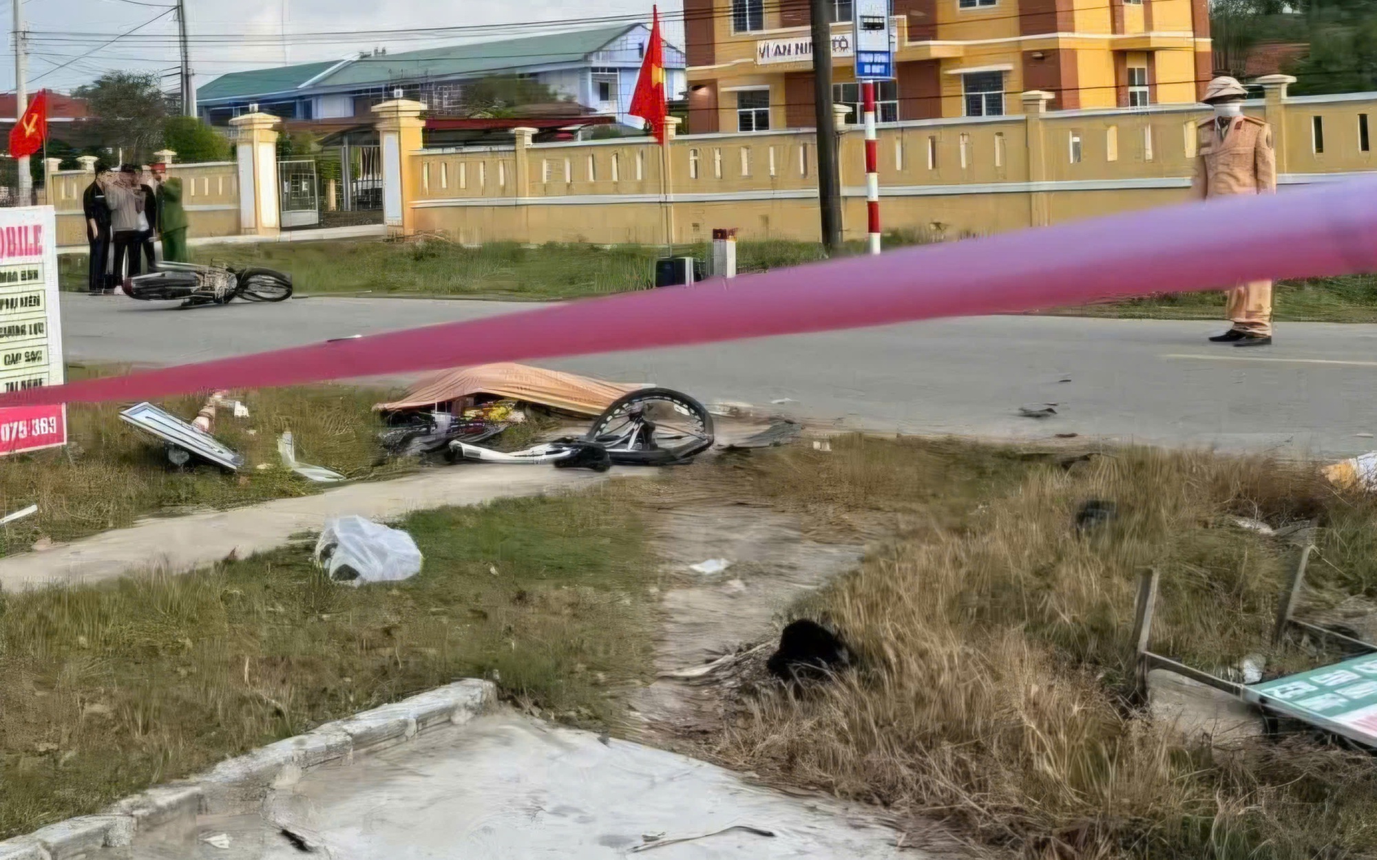 Kết quả kiểm tra nồng độ cồn tài xế xe tải vụ tai nạn làm 4 người thương vong ở Huế- Ảnh 2. Video va chạm kinh hoàng khiến 4 người thương vong ở Huế