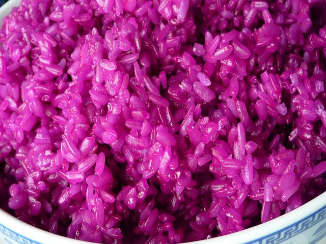 Lá cẩm - Dược liệu, chất tạo màu tự nhiên an toàn cho thực phẩm- Ảnh 2. Lá Cẩm dùng làm xôi, chè bánh - Thực Phẩm Đồng Xanh