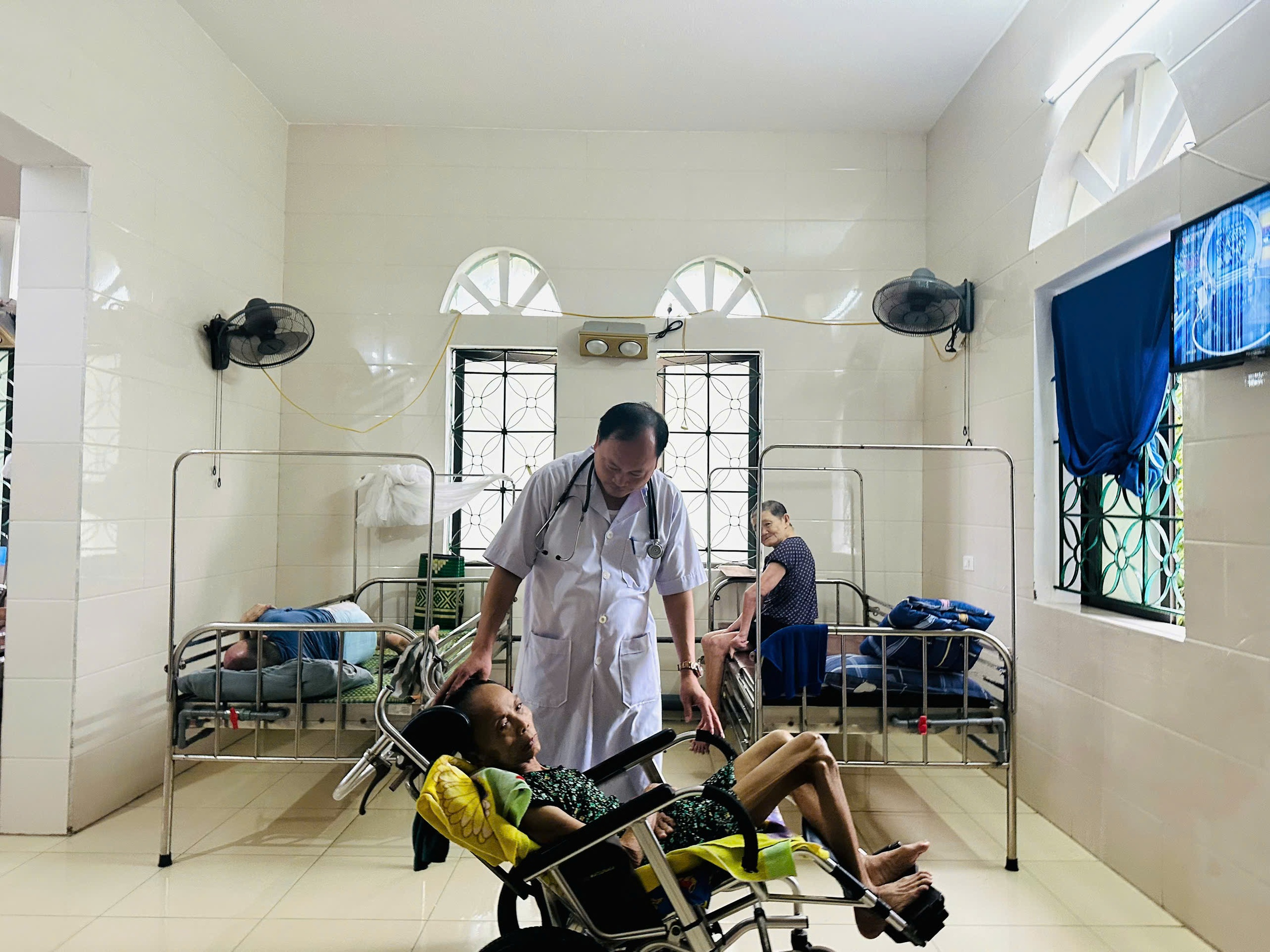 Chuyện ở nơi những phận đời được cưu mang: Bài 2: Những 'sứ giả' gánh vác phần khó- Ảnh 2.