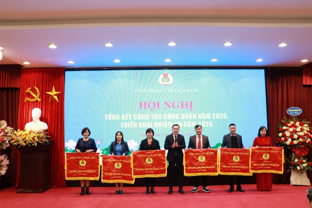 Công đoàn chủ động tham gia xây dựng, giám sát thực hiện chính sách tiền lương, phụ cấp... cho cán bộ y tế- Ảnh 4.