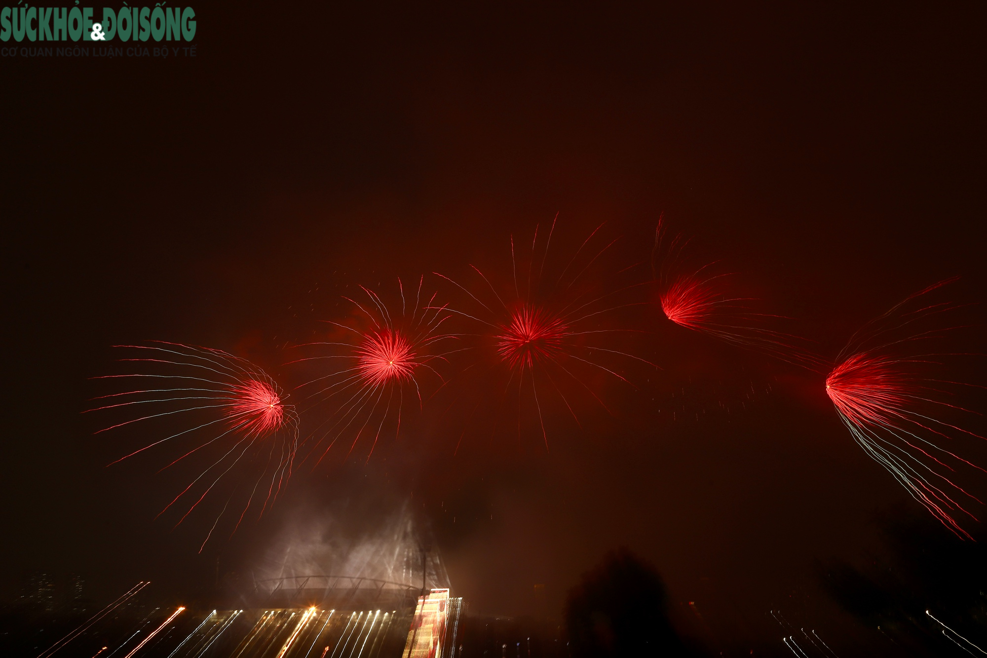 Mãn nhãn màn trình diễn pháo hoa kéo dài mừng thành công Đại hội Đảng XIV- Ảnh 6.