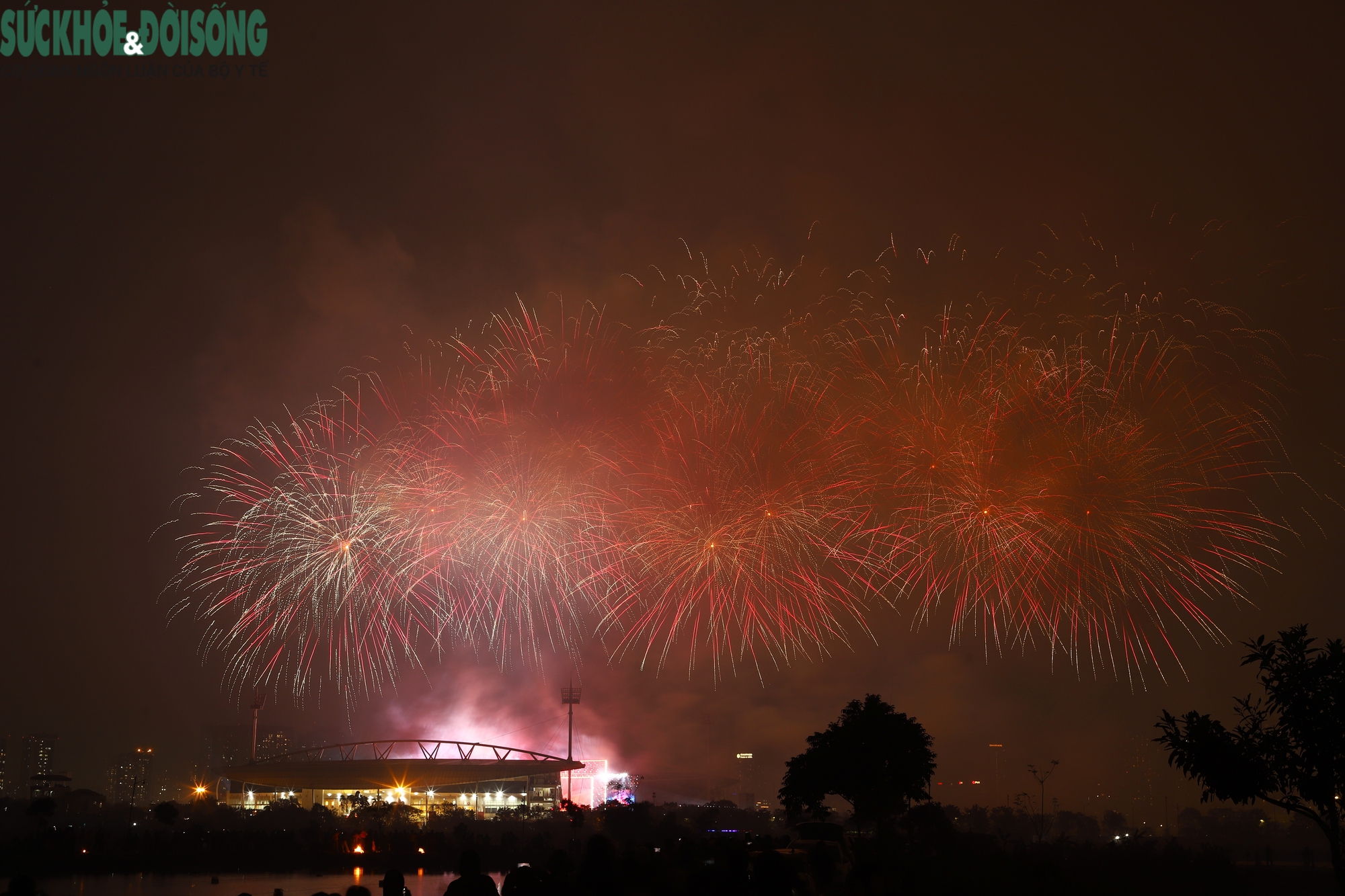 Mãn nhãn màn trình diễn pháo hoa kéo dài mừng thành công Đại hội Đảng XIV- Ảnh 7.