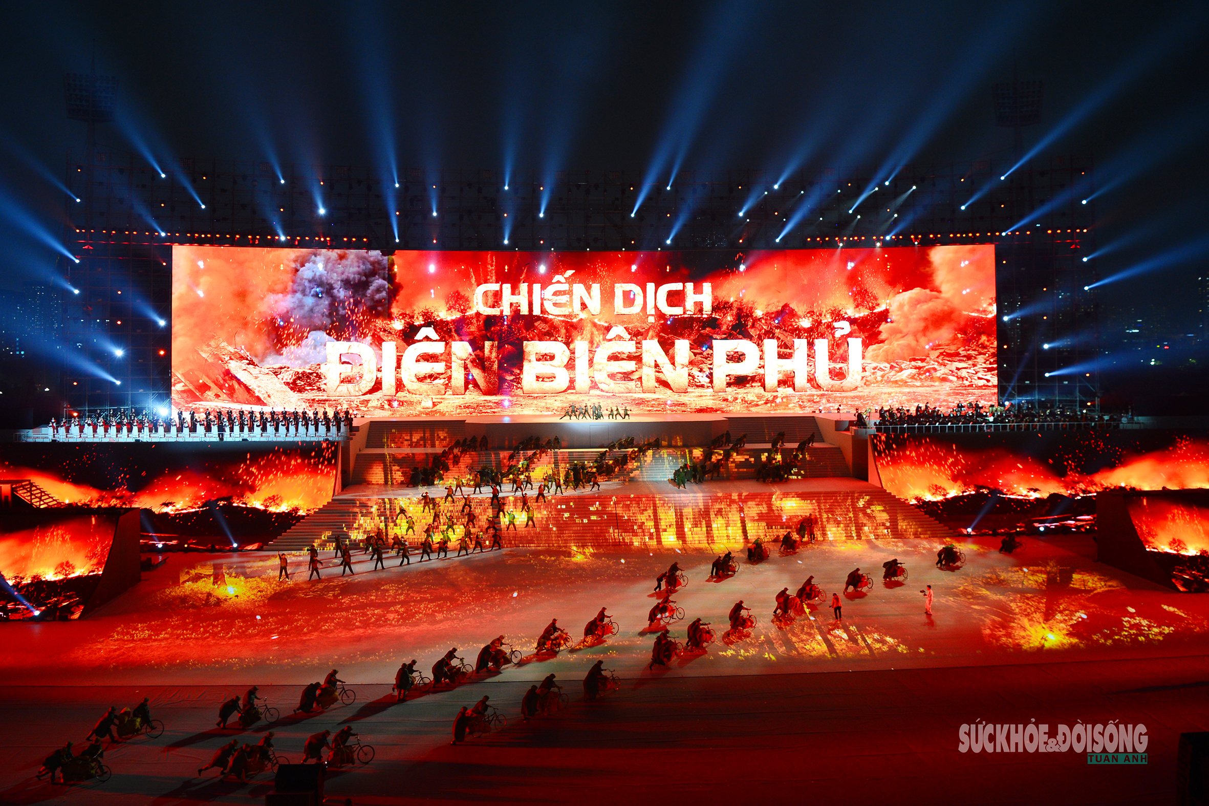 Chương trình nghệ thuật đặc biệt 'Dưới lá cờ vẻ vang của Đảng' mừng Đại hội XIV- Ảnh 12. Chương trình nghệ thuật đặc biệt 'Dưới lá cờ vẻ vang của Đảng' mừng Đại hội XIV- Ảnh 12.