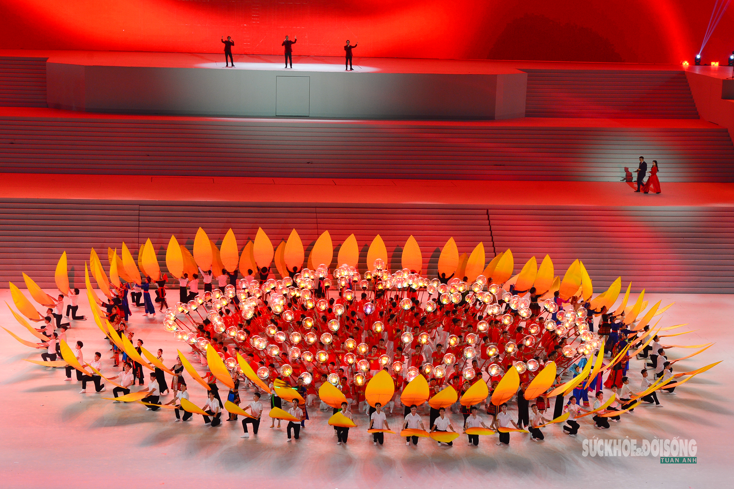 Chương trình nghệ thuật đặc biệt 'Dưới lá cờ vẻ vang của Đảng' mừng Đại hội XIV- Ảnh 9. Chương trình nghệ thuật đặc biệt 'Dưới lá cờ vẻ vang của Đảng' mừng Đại hội XIV- Ảnh 9.