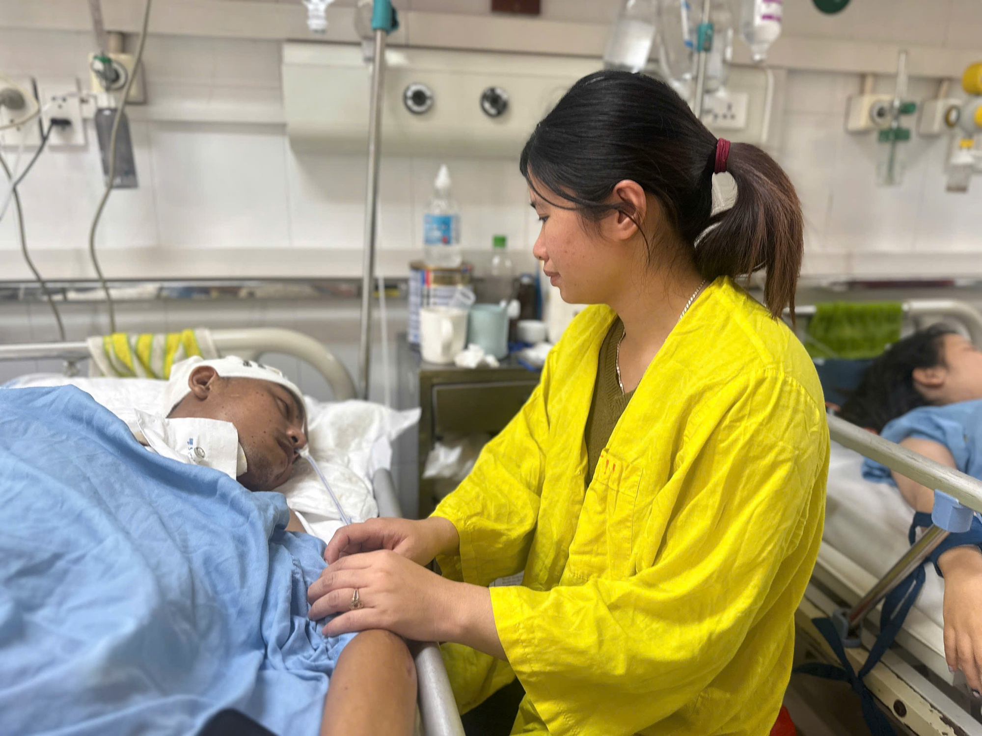 Người đàn ông nằm bất động giữa ngày cận Tết và 3 đứa trẻ ngóng bố trở về- Ảnh 2.