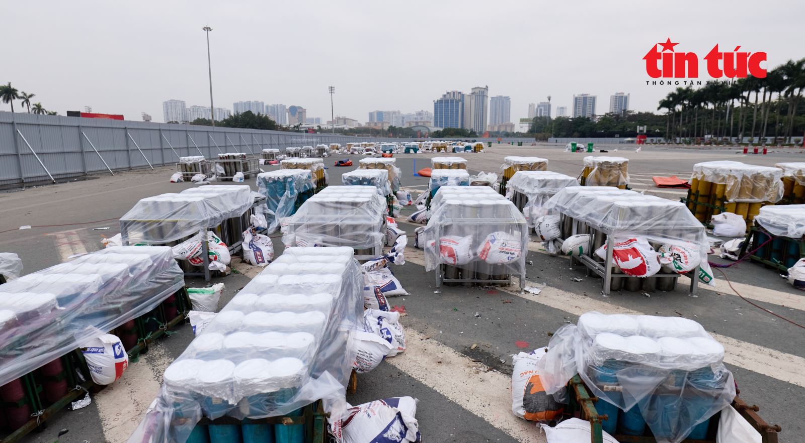 Cận cảnh trận địa bắn pháo hoa trong chương trình nghệ thuật đặc biệt 'Dưới lá cờ vẻ vang của Đảng'- Ảnh 3.