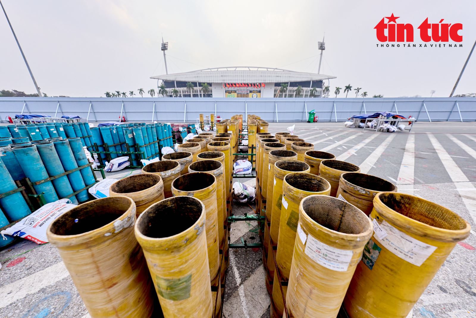 Cận cảnh trận địa bắn pháo hoa trong chương trình nghệ thuật đặc biệt 'Dưới lá cờ vẻ vang của Đảng'- Ảnh 6.