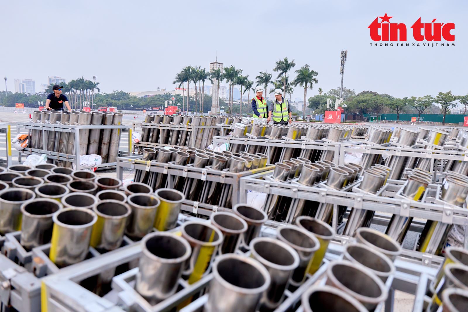 Cận cảnh trận địa bắn pháo hoa trong chương trình nghệ thuật đặc biệt 'Dưới lá cờ vẻ vang của Đảng'- Ảnh 4.