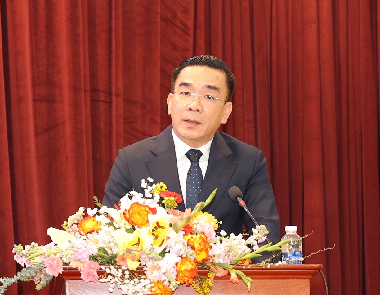 Công đoàn chủ động tham gia xây dựng, giám sát thực hiện chính sách tiền lương, phụ cấp... cho cán bộ y tế- Ảnh 1.