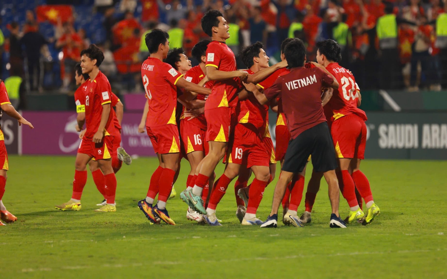 Thắng U23 Trung Quốc áp đảo, U23 Nhật Bản lần thứ ba vô địch giải U23 châu Á- Ảnh 2. HLV Kim Sang Sik nói gì sau chiến thắng nghẹt thở của U23 Việt Nam?