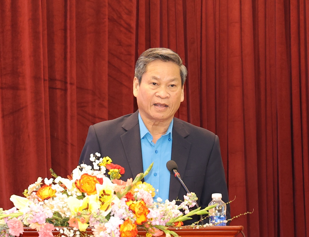 Công đoàn chủ động tham gia xây dựng, giám sát thực hiện chính sách tiền lương, phụ cấp... cho cán bộ y tế- Ảnh 2.