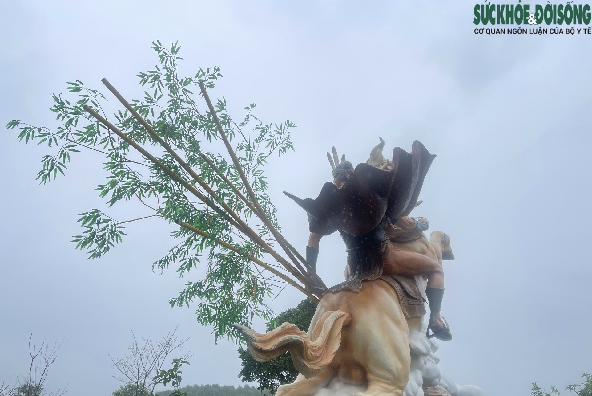 Cận cảnh bức tượng Thánh Gióng cưỡi thiên mã siêu thực gây 'sốt' cộng đồng mạng- Ảnh 5. Cận cảnh bức tượng Thánh Gióng cưỡi thiên mã siêu thực gây 'sốt' cộng đồng mạng- Ảnh 5.