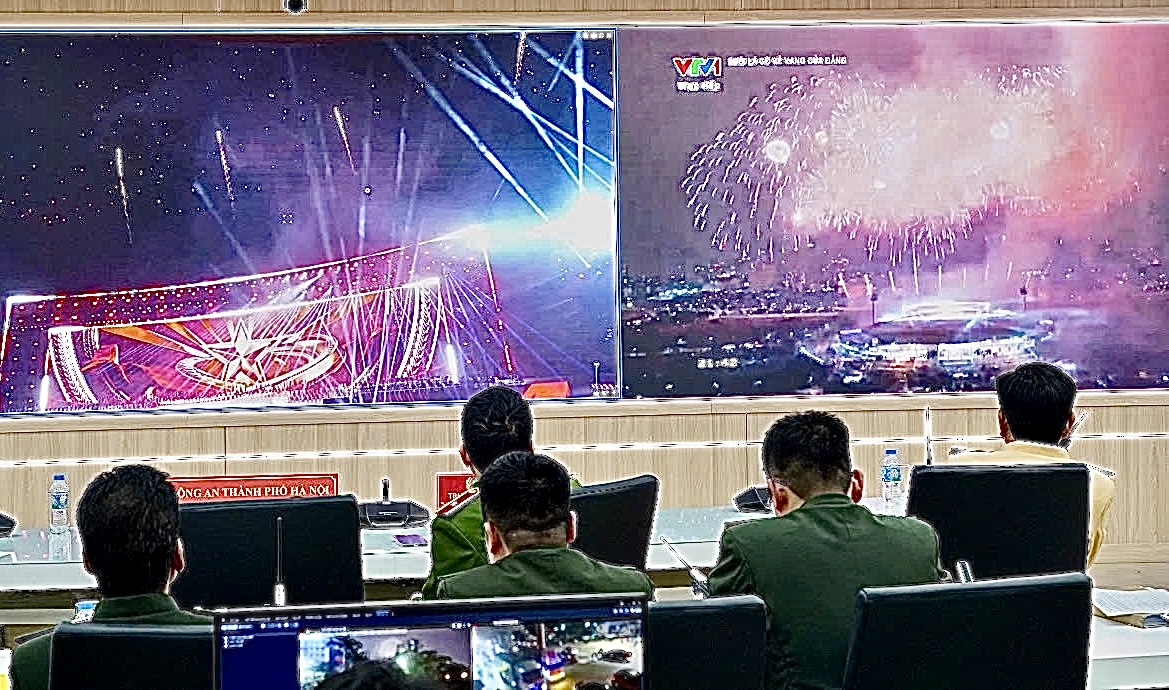 Hệ thống camera giám sát của Công an Hà Nội góp sức trong công tác bảo đảm an ninh Đại hội XIV- Ảnh 3. Hệ thống camera giám sát của Công an Hà Nội góp sức trong công tác bảo đảm an ninh Đại hội XIV- Ảnh 3.